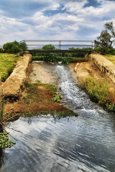Förbättrad Natur Stream Bridge Och Cloud Bild — Stockfoto