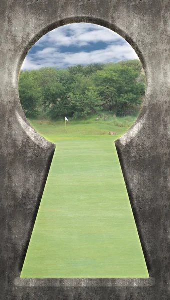 Durch Das Schlüssellochbild Golfplatz Grün Mit Fahne — Stockfoto