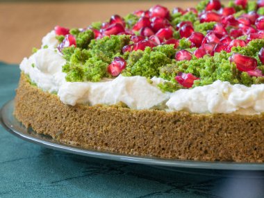 Nar ile ıspanak pasta