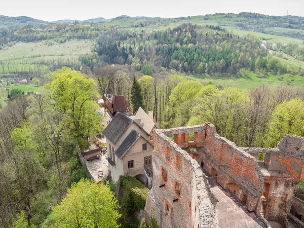 格罗德诺城堡的看法在 Zagorze Slaskie — 图库照片