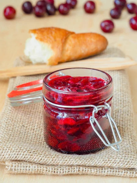 Pot Met Zelfgemaakte Cherry Jam — Stockfoto