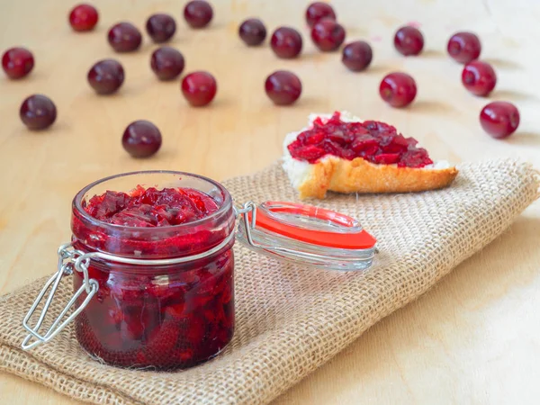 Pot Met Zelfgemaakte Cherry Jam — Stockfoto