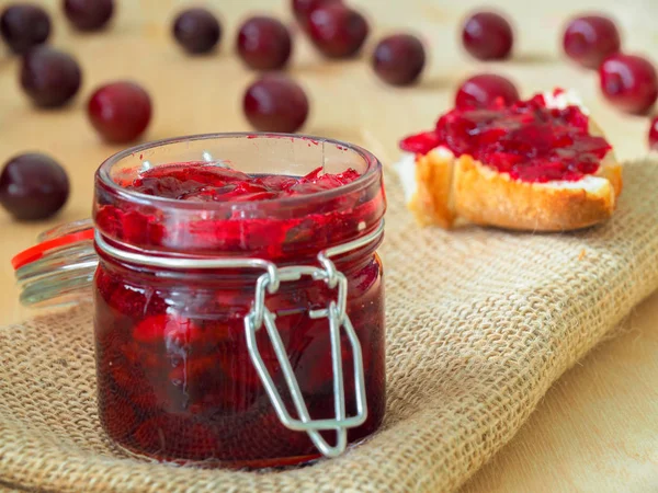 Pot Met Zelfgemaakte Cherry Jam — Stockfoto