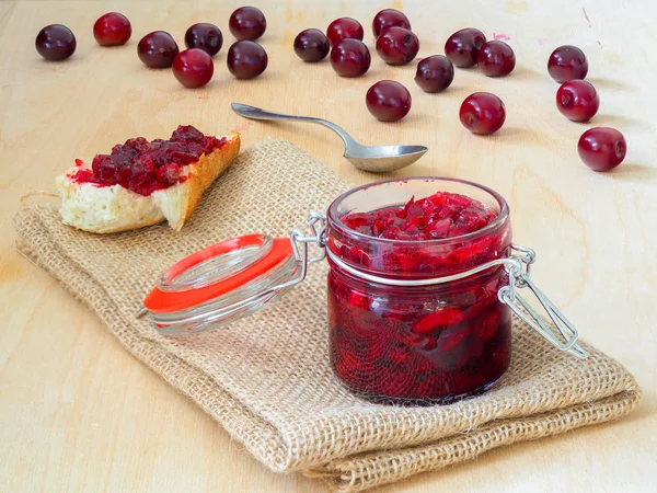 Pot Met Zelfgemaakte Cherry Jam — Stockfoto