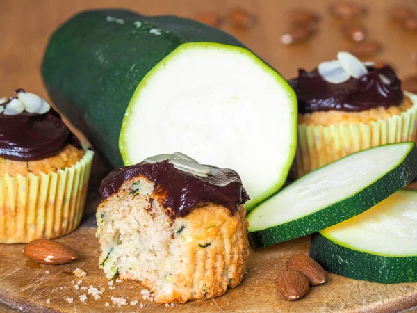 Zucchini Och Mandel Cupcakes Stockfoto