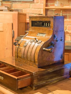 Antika, eski kasa görünümü