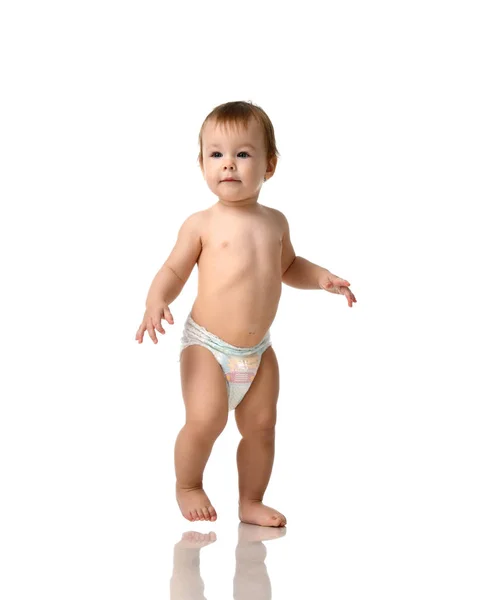 Infant child baby girl kid toddler in diaper  make first steps — Stock Photo, Image