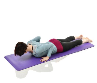 Anne Kadın Doğum sonrası egzersiz yaparken egzersiz. Kadın fitness jimnastik salonu iş dışarı egzersizleri ellerde ve germe