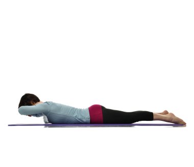 Anne Kadın Doğum sonrası egzersiz yaparken egzersiz. Kadın fitness jimnastik salonu iş dışarı egzersizleri ellerde ve germe