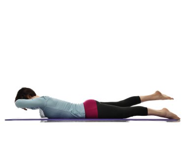 Anne Kadın Doğum sonrası egzersiz yaparken egzersiz. Kadın fitness jimnastik salonu iş dışarı egzersizleri ellerde ve germe