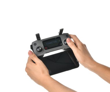 Kadın tutun, yeni küçük taşınabilir dron quadcopter bağlı mobil cep telefonu ile uzaktan kumanda izole