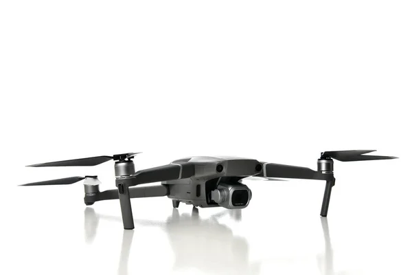 Yeni uçak quadcopter ile üzerine beyaz izole dijital fotoğraf makinesi — Stok fotoğraf