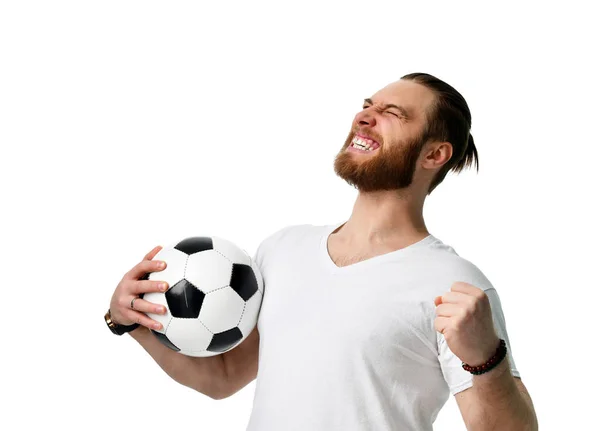 Lycklig man fotboll fläkt bär tom tshirt en vinnande screamong leende firar isolerad på vit — Stockfoto