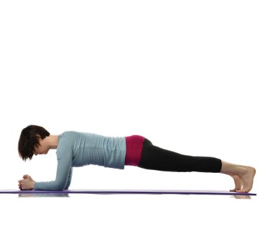 Karın bar egzersiz jimnastik salonu iş izole üzerinde beyaz bacaklarını germe yapmak için kadın fitness eğitmeni eller 