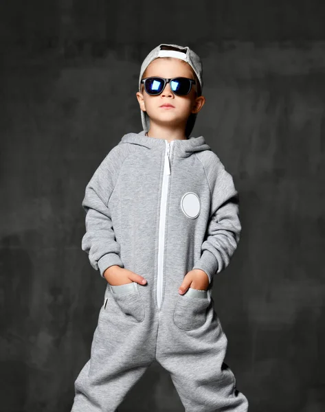 Young boy kid in grey costume hat and sunglasses on dark — Stock Photo, Image