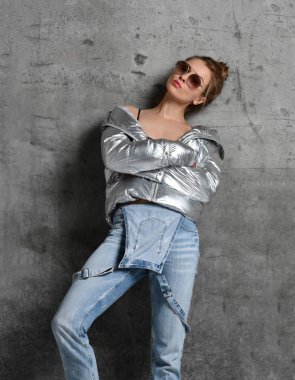 Spor kadın kirpi ceket ayakta çatı duvar aşağı ince gümüş mavi jeans 