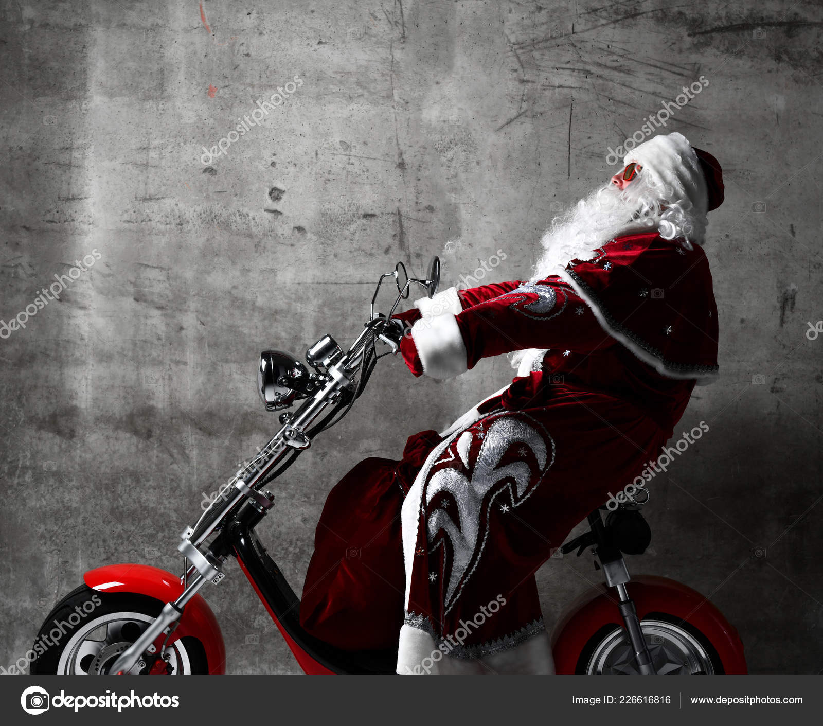 Santa Conduit Un Scooter Dans Une Nuit De Noel Photographie Dml5050 C Santa Conduit Un Scooter Dans Une Nuit De Noel Photographie Dml5050 C