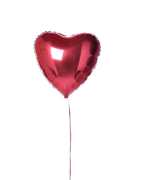 Un solo gran objeto globo corazón rojo para cumpleaños aislado — Foto de Stock