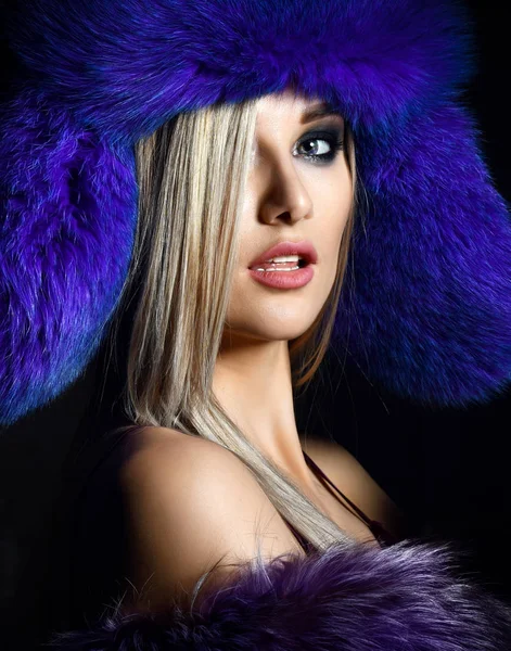 Portrait of young beautiful woman in blue purple fashion arctic fox winter fur ear flap hat — Stock Photo, Image
