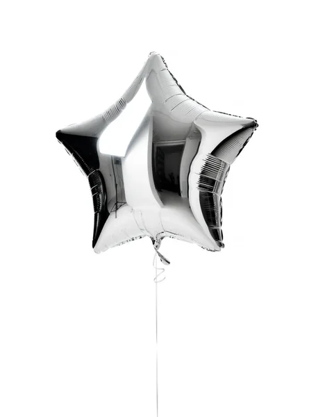 Metalen grote zilveren ster balloon-object voor de verjaardagspartij of Valentijnsdag geïsoleerd op een witte — Stockfoto