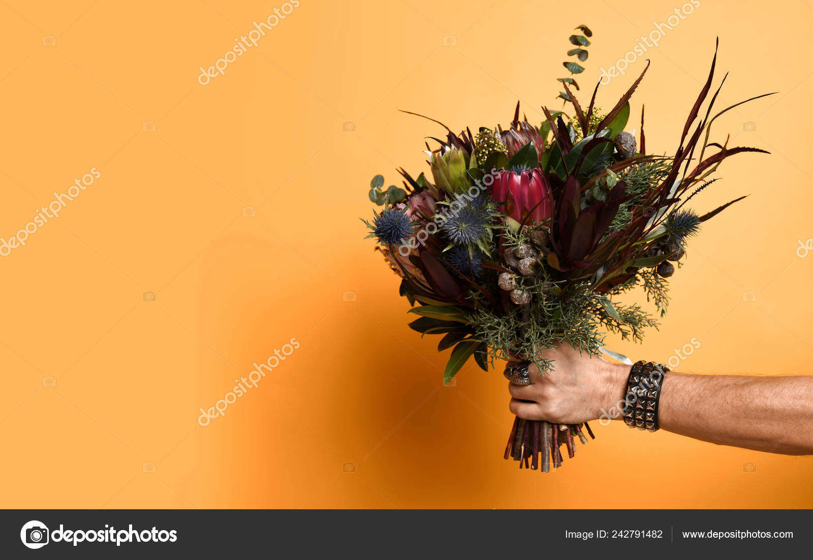 Tenir De La Main De Lhomme Modern Bouquet De Mariée Avec