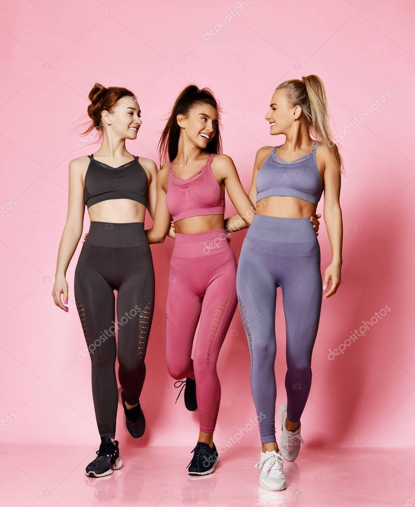 Chicas en ropa deportiva sale