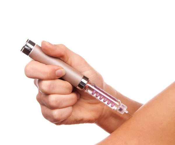 Diabetes patiënt maken insuline injectie met spuit pen close-up samenstelling geïsoleerd op wit — Stockfoto