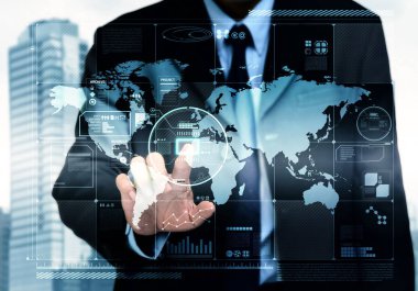 Sanal ekran üzerinde dünya çapında Internet bilgi teknolojisi ağa erişen bir işadamı