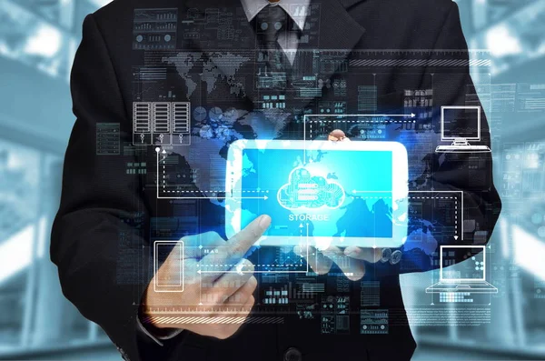 Empresario Mostrando Concepto Tecnología Nube Internet Segura Para Almacenamiento Respaldo —  Fotos de Stock