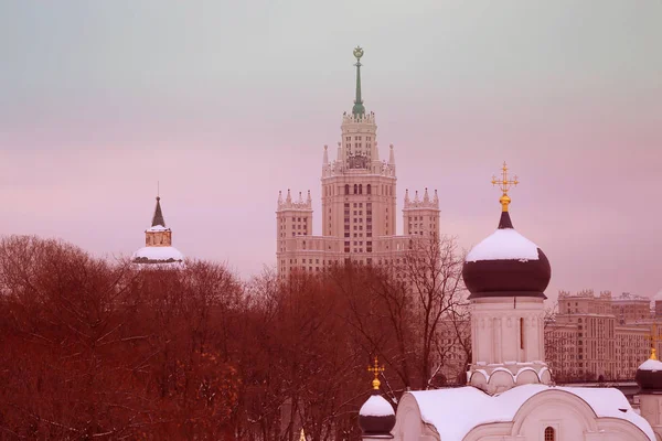 모스크바의 도시에 있는 건물의 아름 다운 사진 — 스톡 사진