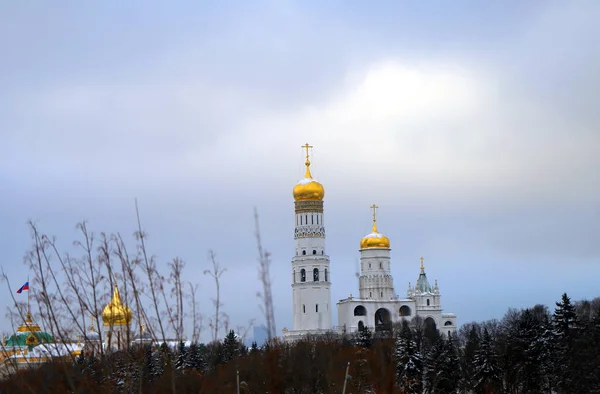 Catedral en la plaza roja en color Moscú — Foto de Stock