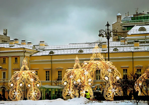 Рождественские украшения с подсветкой в Москве крупным планом — стоковое фото