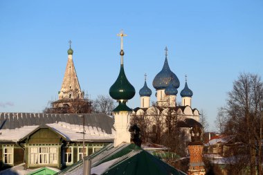 Rusya kış gün batımında fotoğraflandı Suzdal Ortodoks Kilisesi