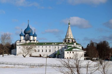 Rusya kış gün batımında fotoğraflandı Suzdal Ortodoks Kilisesi