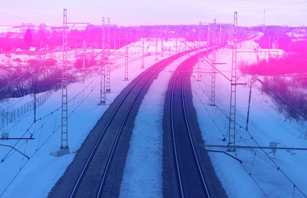 Όμορφη σιδηροδρόμου στο αφηρημένο φόντο του ουρανού — Φωτογραφία Αρχείου
