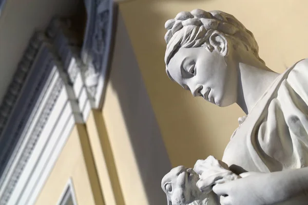 Girl with rabbits statue in Moscow at the exhibition of national economy — Stock Photo, Image