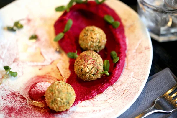 Delicious vegetarian food falafel with beet hummus — Stock Photo, Image