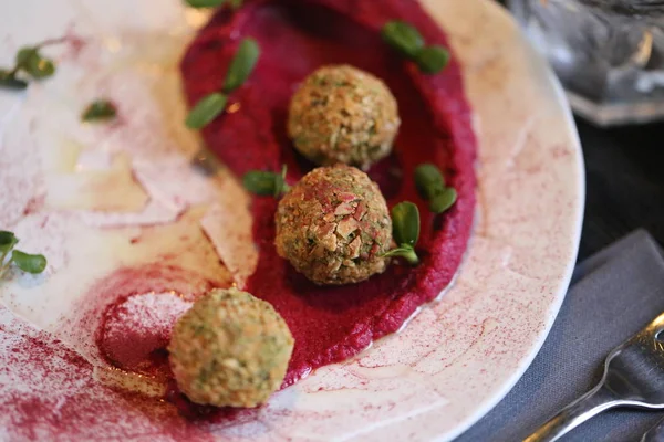 Delicious vegetarian food falafel with beet hummus — Stock Photo, Image