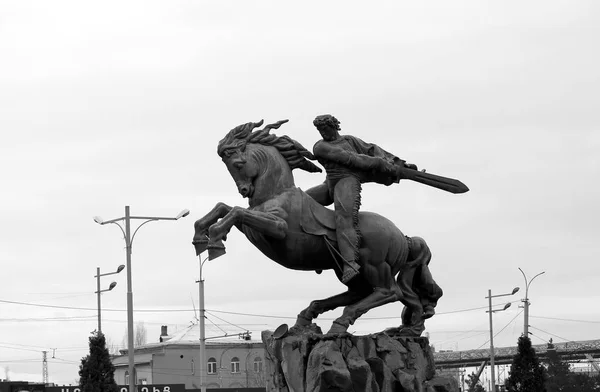 エレバン・アルメニアのサスンのダビデ記念碑 — ストック写真