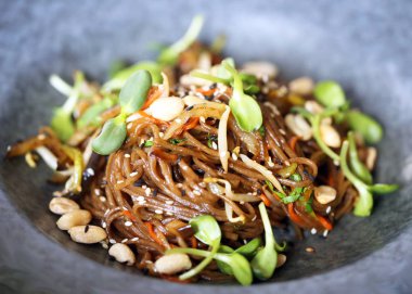 Karabuğday erişte ile lezzetli makarna yakın çekim fotoğraflandı