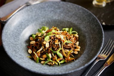 Karabuğday erişte ile lezzetli makarna yakın çekim fotoğraflandı