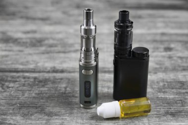 Elektronik Sigara vaping, teknik cihazlar için. Sıvı şişe. Geçerli, damla.
