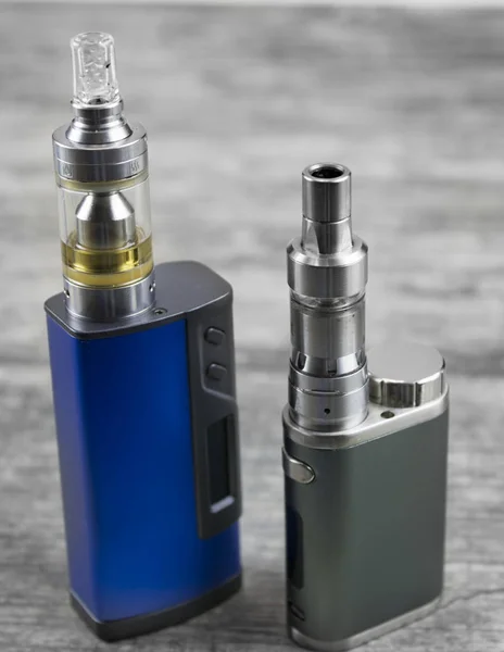 Vaping 技術的な装置のために電子タバコ 瓶の中の液体 — ストック写真