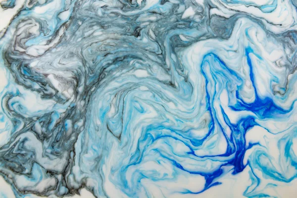 抽象美丽的蓝色大理石图案与黑色 东方风格的埃布鲁绘画在水面上与丙烯酸油漆漩涡 时尚的色彩组合 自然奢华 图库图片