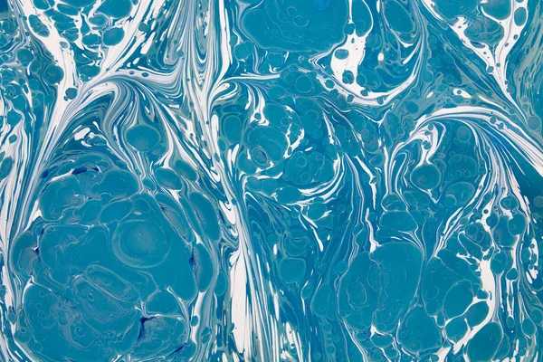 美丽的抽象绘画技术在蓝色的 Ebru 土耳其风格的绘画埃布鲁在水面上与丙烯酸油漆漩涡波 自然奢华的时尚结合 — 图库照片