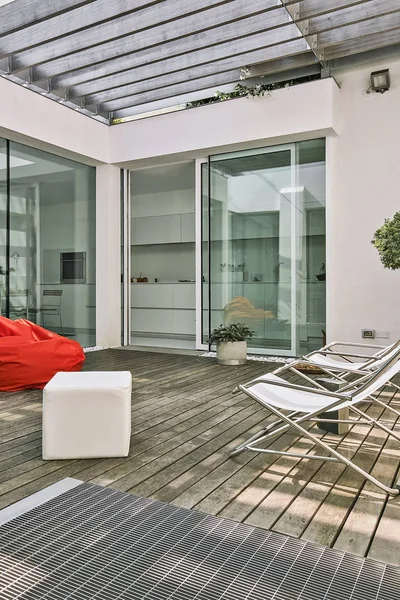 Exterior view of a little yard with modern furniture — Stock Image Exterior View Little Yard Modern Furniture Royalty Free Stock Photos