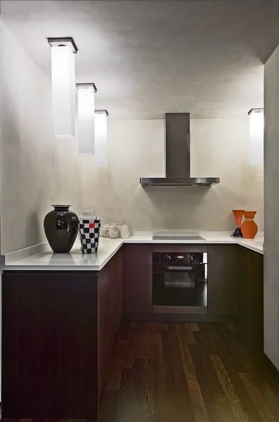 Interiores fotos de uma cozinha de madeira moderna — Fotografia de Stock