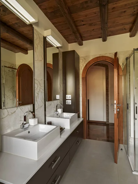Vista interna di un bagno moderno — Foto Stock