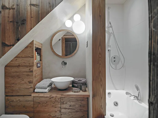 Interieur uitzicht op een rustieke badkamer — Stockfoto