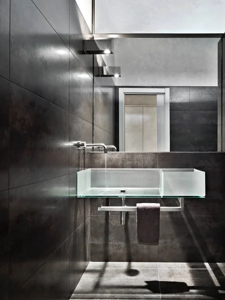 Interior Moderno Cuarto Baño Con Lavabo Pared Vidrio —  Fotos de Stock